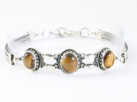 Bewerkte zilveren armband met tijgeroog