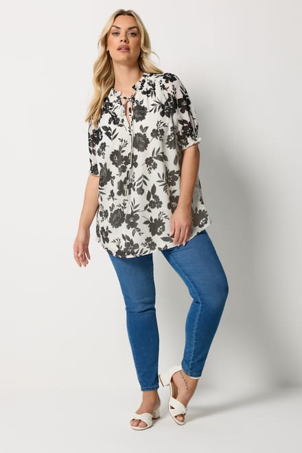 Yours Witzwarte Blouse Met Bloemenpatroon En Ruches Aan De Hals Size 46