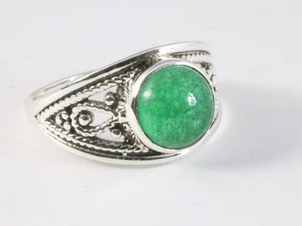 Opengewerkte zilveren ring met jade - maat 16