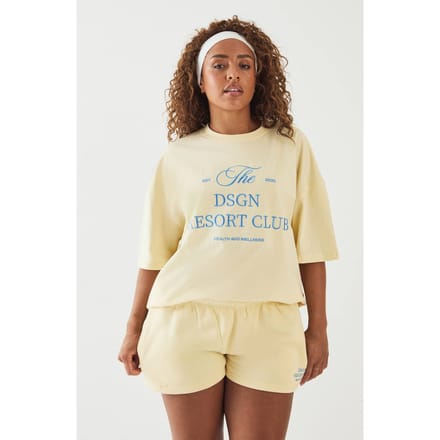Dames Dsgn Studio Resort Club Geborduurd Oversized T-shirt | Citroen | Maat: Small