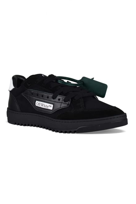 Gebroken witte sneakers zwart