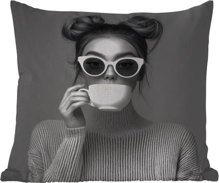 Buitenkussen - Vrouw - Koffie - Zwart - Wit - 45x45 cm - Weerbestendig
