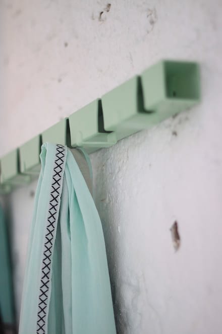 Vij5 Coatrack By The Meter kapstok met 10 haken groen