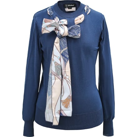 Ascot-tie jumper
