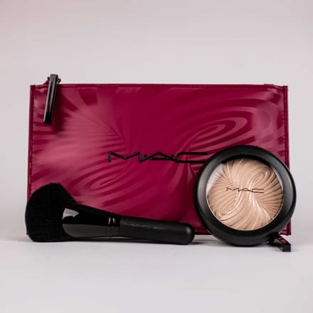 MAC Trick of the Light extra dimension Skinfinish Kit