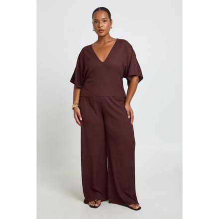 boohoo Dames Plus Getextureerde Top Met V-hals En Getailleerde Taille & Wijde Broek Coordinatenset | Chocoladebruin | Maat: 44