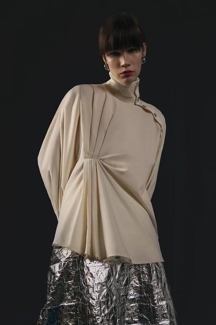 Touché Privé - Asymmetrische poplin blouse - Beige - Dames