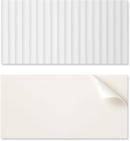 Zelfklevend vinyl wandpaneel 100x50 cm met verticale strepen als achtergrond.