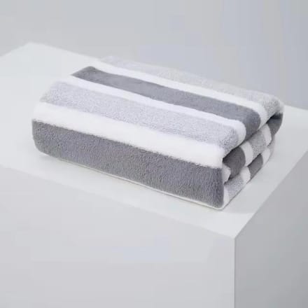 Ensemble de serviettes à rayures à séchage rapide pour une expérience de salle de bain douce et absorbante Serviette de bain ou serviette à main white