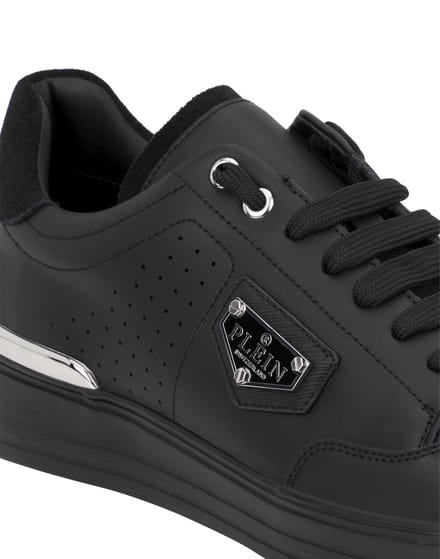 Low-Top Sneakers Triangle
