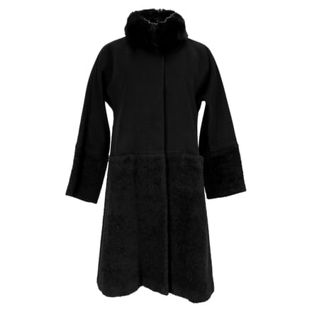 Max Mara Studio Shear-Accent Verborgen-Knoopjas in Zwarte Wol
