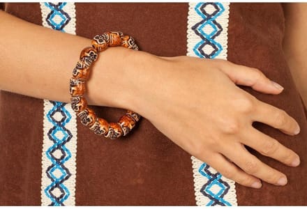Armband met houten skulls