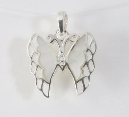 Fijne zilveren vlinder hanger met parelmoer