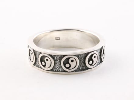 Zilveren ring met yin en yang tekens - maat 21