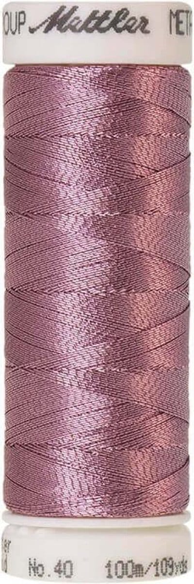 AMANN METALLIC GAREN, PAARS, 100M, Col. 2830, PER KLOSJE.