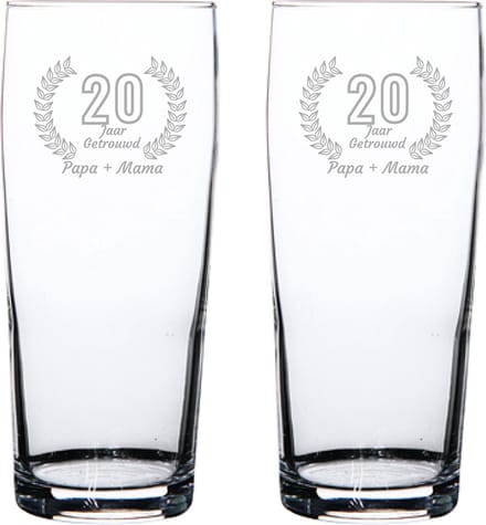 Gegraveerde set bierfluitjes 19cl Papa + Mama 20 jaar getrouwd