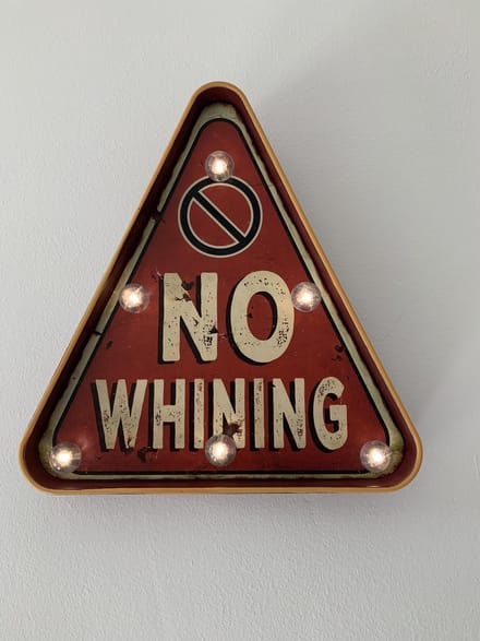 Led bordje NO WHINING !