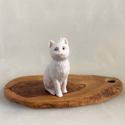 Kat kaars – Decoratieve beige kat kaars – Decoratief dierenbeeldje- duurzaam & stijlvol - Sinterklaas klein cadeau idee