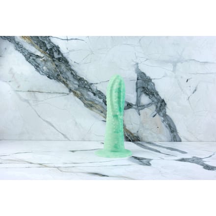 Ylva & Dite | Handgemaakte Groene Dildo met Zuignap | Prickly
