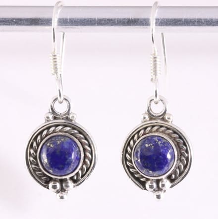 Fijne bewerkte zilveren oorbellen met lapis lazuli