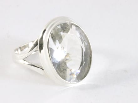 Ovale zilveren ring met bergkristal - maat 18