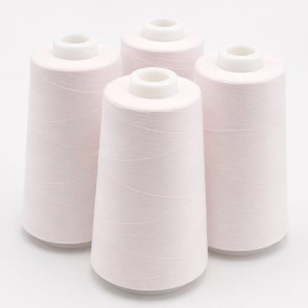 Polyester Overlockgaren – 4 Cones × 2700 m – Totaal 10.800 m – Lichtroze 252