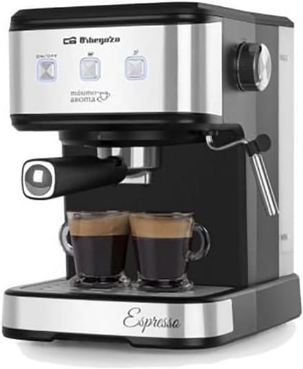Klassiek espressomachine voor thuis met stoompijp