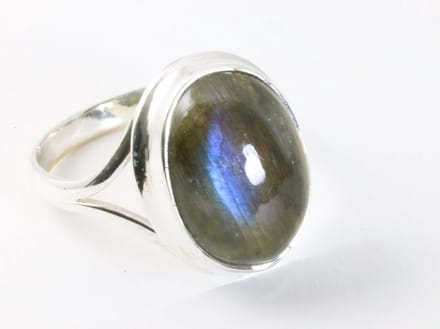 Hoogglans zilveren ring met labradoriet - maat 19