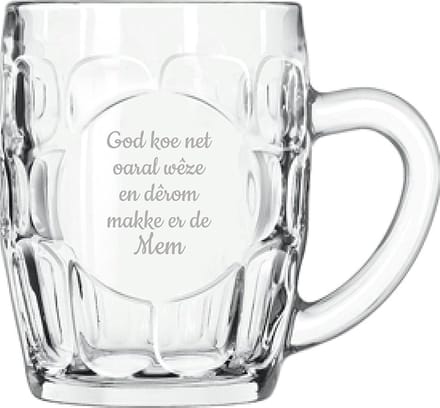 Bierpul gegraveerd - 55cl - God koe net oaral wêze en dêrom makke er de Mem