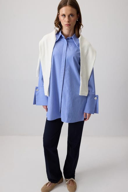Touché Privé - Gestreepte blouse met brede manchetten - Blauw - Dames
