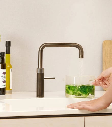 Quooker Fusion square gun metal met Comb+ reservoir