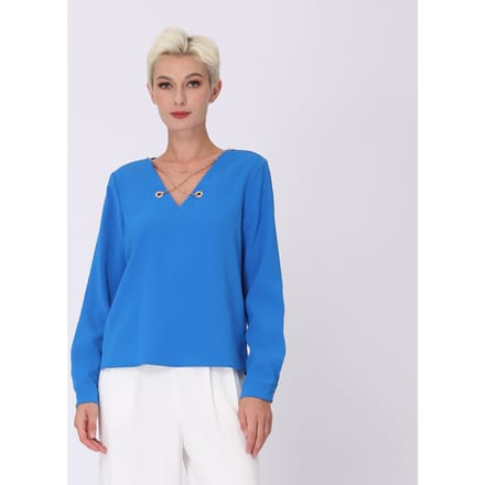 V -neck blouse en decoratieve ketting
