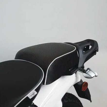 Achterste motorzadel + riem Isotta Scarabeo 50 - 100 de 2014