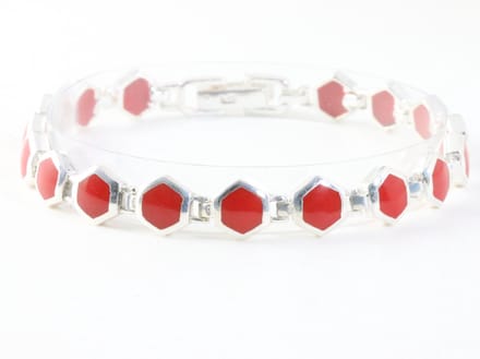 Zilveren armband met rode koraal steen