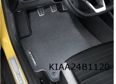 Kia Stonic Mattenset 'velours' (4x) tekst "Stonic" Origineel! H8143ADE51