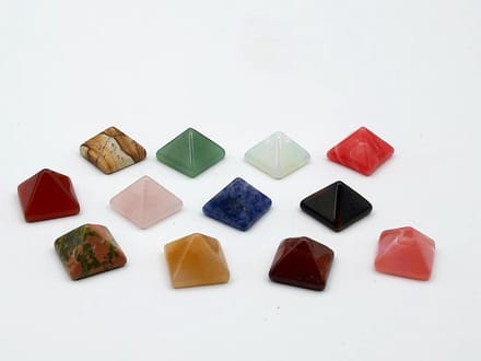 Edelsteen piramide - set 12 stuks