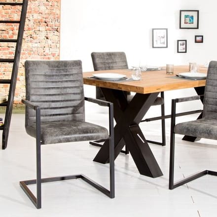 Stoel met zwart frame