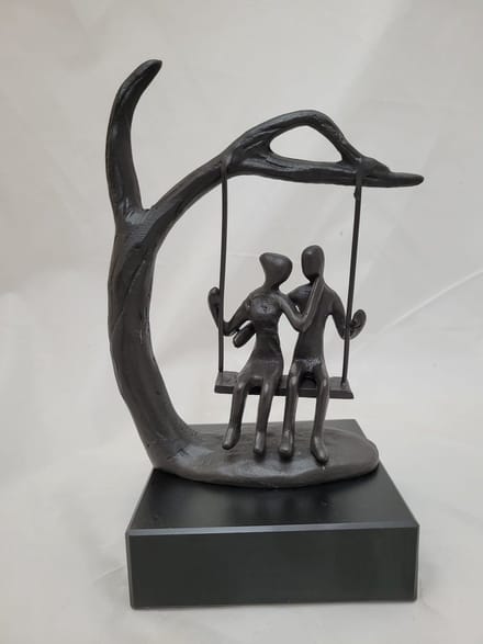 Beeldje dromen leven lachen liefde - 6x13x19 - steen en metaal - bruin