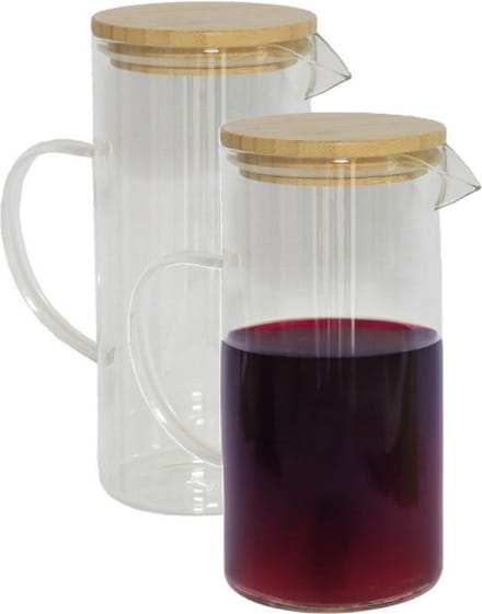 Gerimport Sapkan/schenkkan karaf met deksel - 2x - 1.5 liter/1500 ml - transparant - glas - bamboe deksel - 18 x 23cm