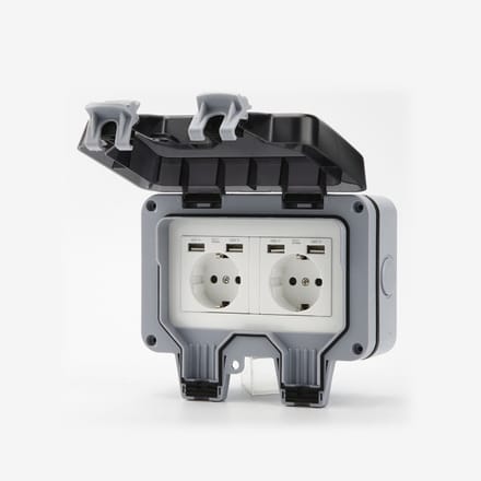 Waterdicht stopcontact met aan/uit-schakelaar, flip-bescherming en 4 USB-poorten