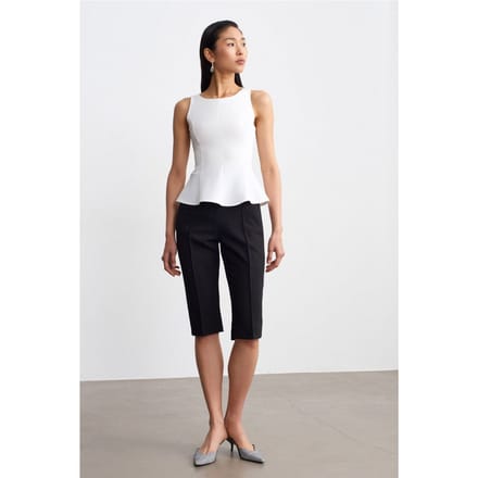 Fitted Mouwloze Crepe Peplum Blouse