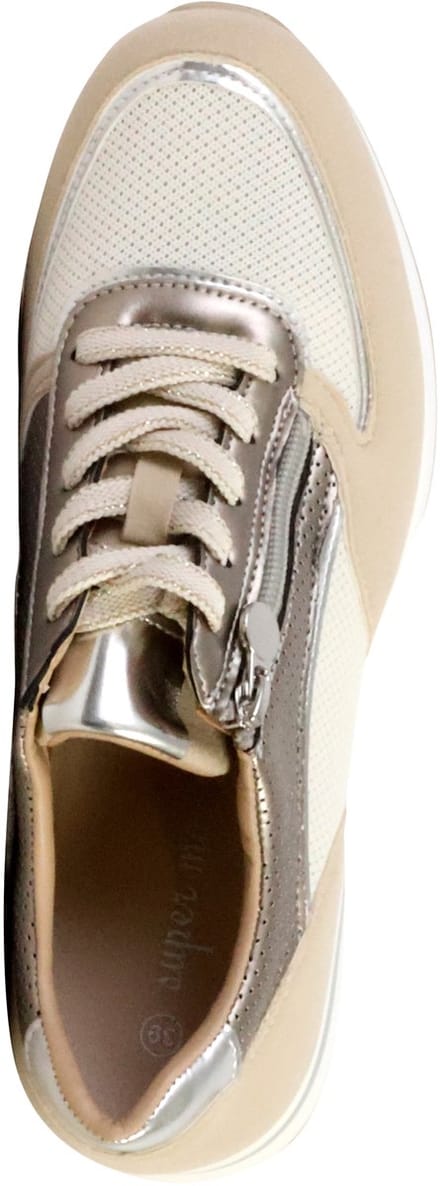 Sneakers met veters