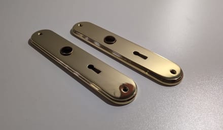 Langschild sleutelgat softline messing 56MM