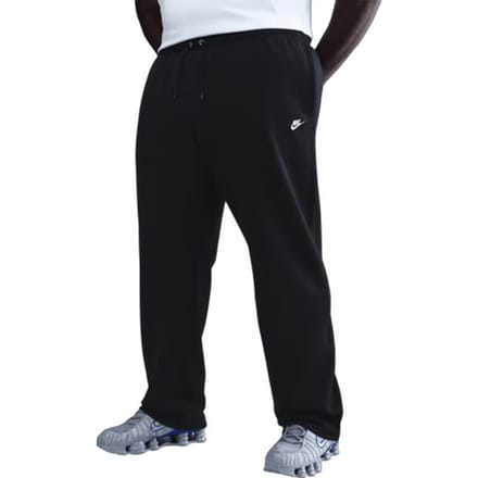 Nike club open-hem fleece broek in de kleur zwart.