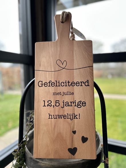 Creaties van hier - Serveerplank met de tekst 12,5 jaar getrouwd- Pensioen - 49 cm - Hout