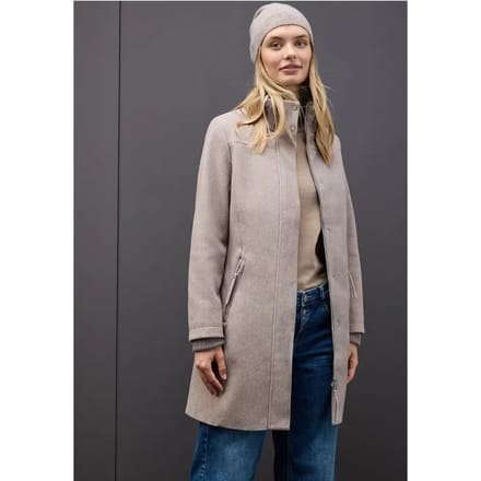 Jas met gebreide details