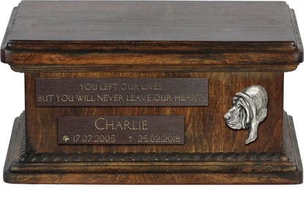 Houten urn voor hondenas van Bloedhond met persoonlijke gravure