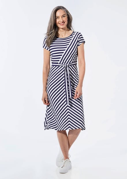 Jurk met boothals - marine / wit / gedess. - Gr. 52 van Goldner Fashion