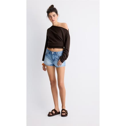 Stradivarius Gebreid T-shirt met boothals en ceintuur  Bruin M
