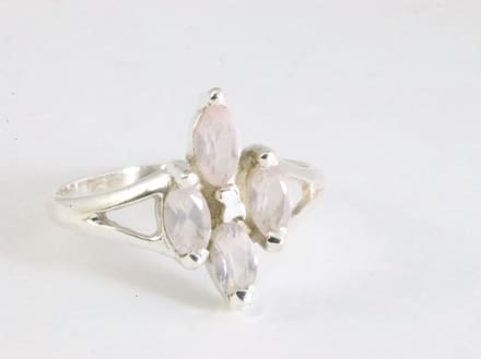 Fijne zilveren ring met rozenkwarts - maat 16
